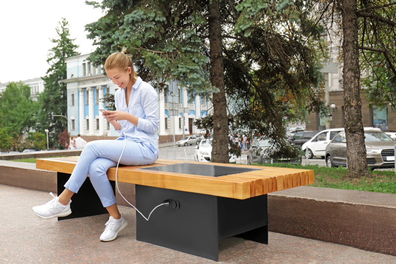 Image d'illustration pour : Bancs Connectés et Solaires pour recharger votre téléphone Image d'illustration pour : Bancs Connectés et Solaires pour recharger votre téléphone